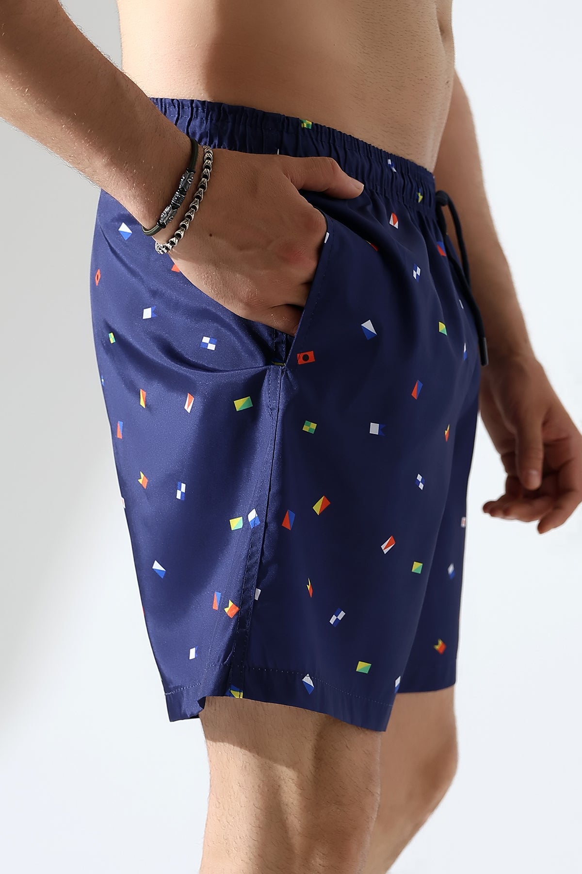 LACİVERT BAYRAK DESENLİ ERKEK  ŞORT