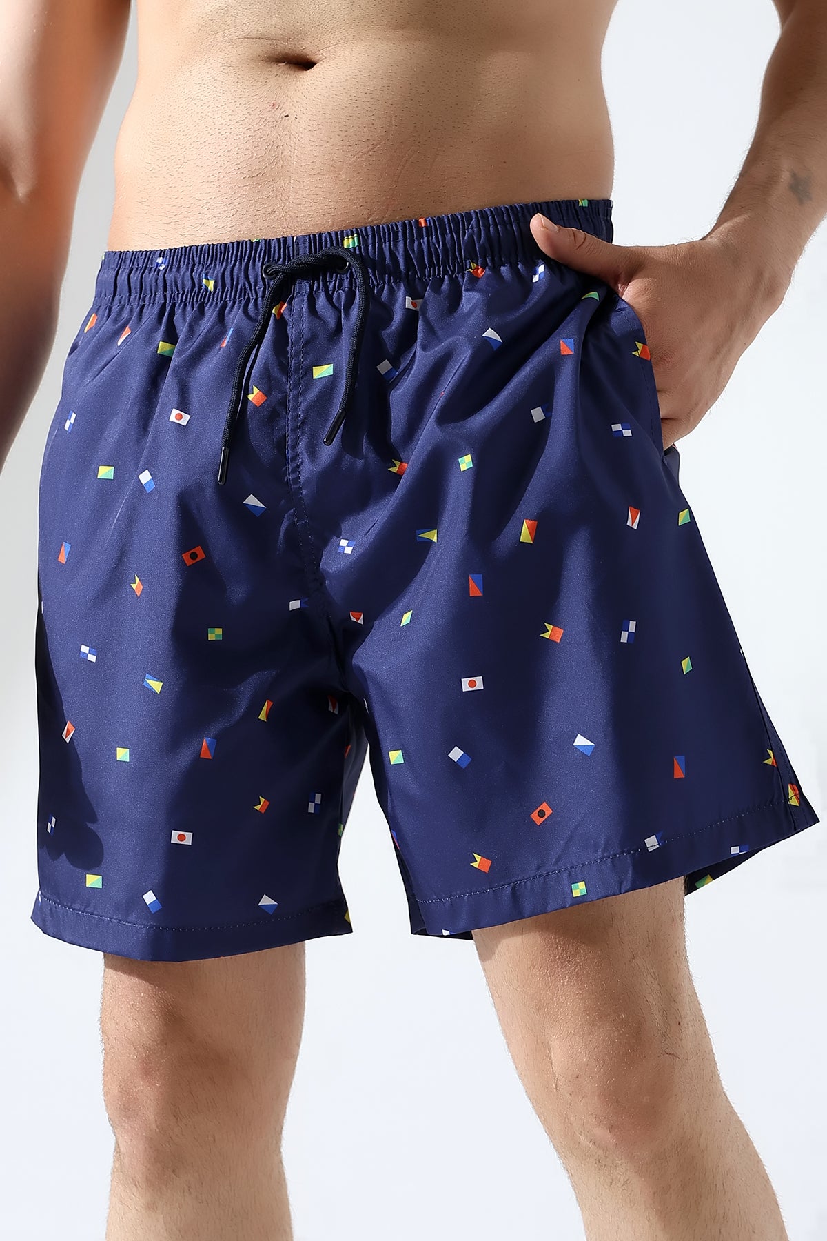 LACİVERT BAYRAK DESENLİ ERKEK  ŞORT
